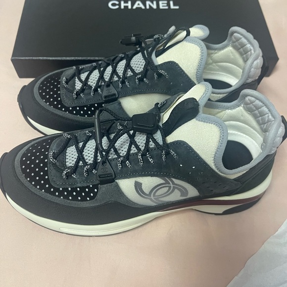 Chanel Sneakers - New w/tags and dust bag - Picture 4 of 7